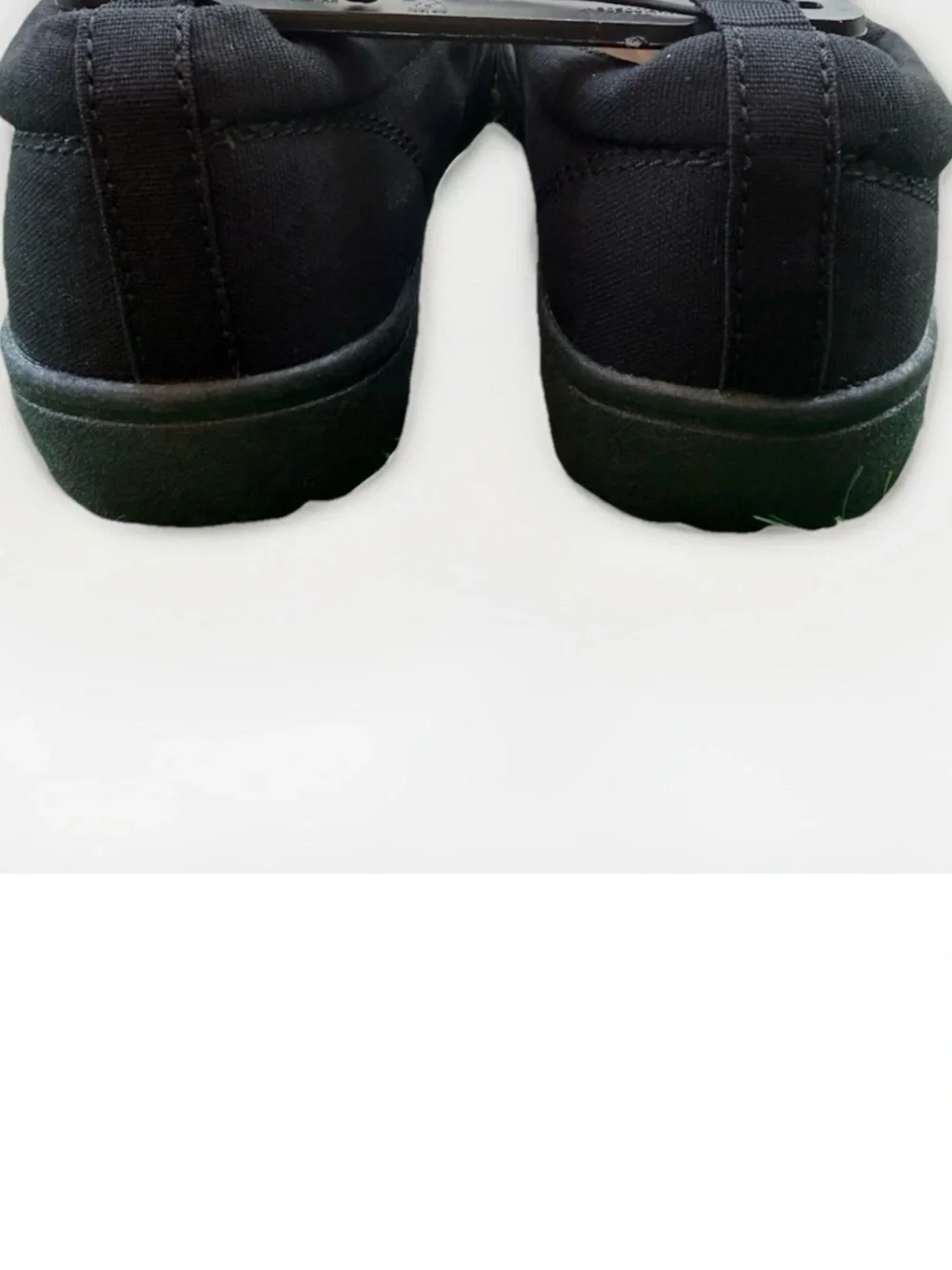 wonder nation Kids’ Size 1Y Black Slip-On Sneakers Memory Foam NEW
